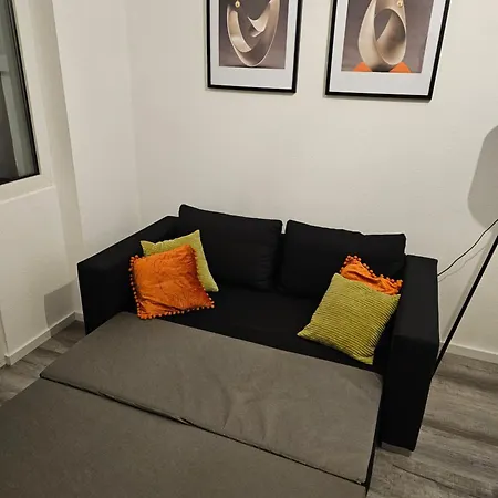 Chris - Minto Apartment *